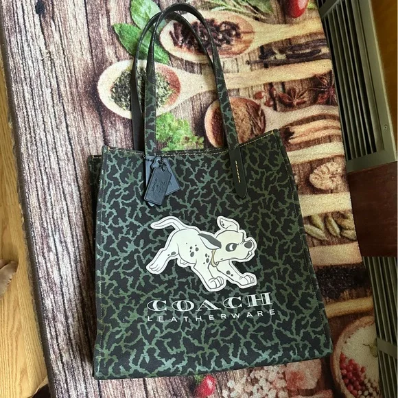 Coach x Disney 101 Dalmatians Canvas tote 69177 - Picture 2 of 10